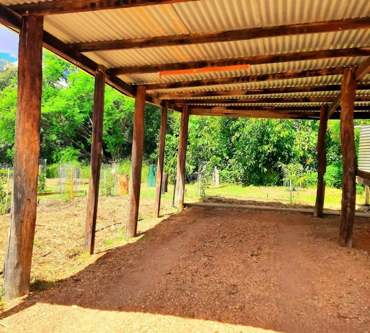 Rosewood Cottage -Entire 2 Bedroom Home With Netflix & Wifi Tambo 0*,  オーストラリア