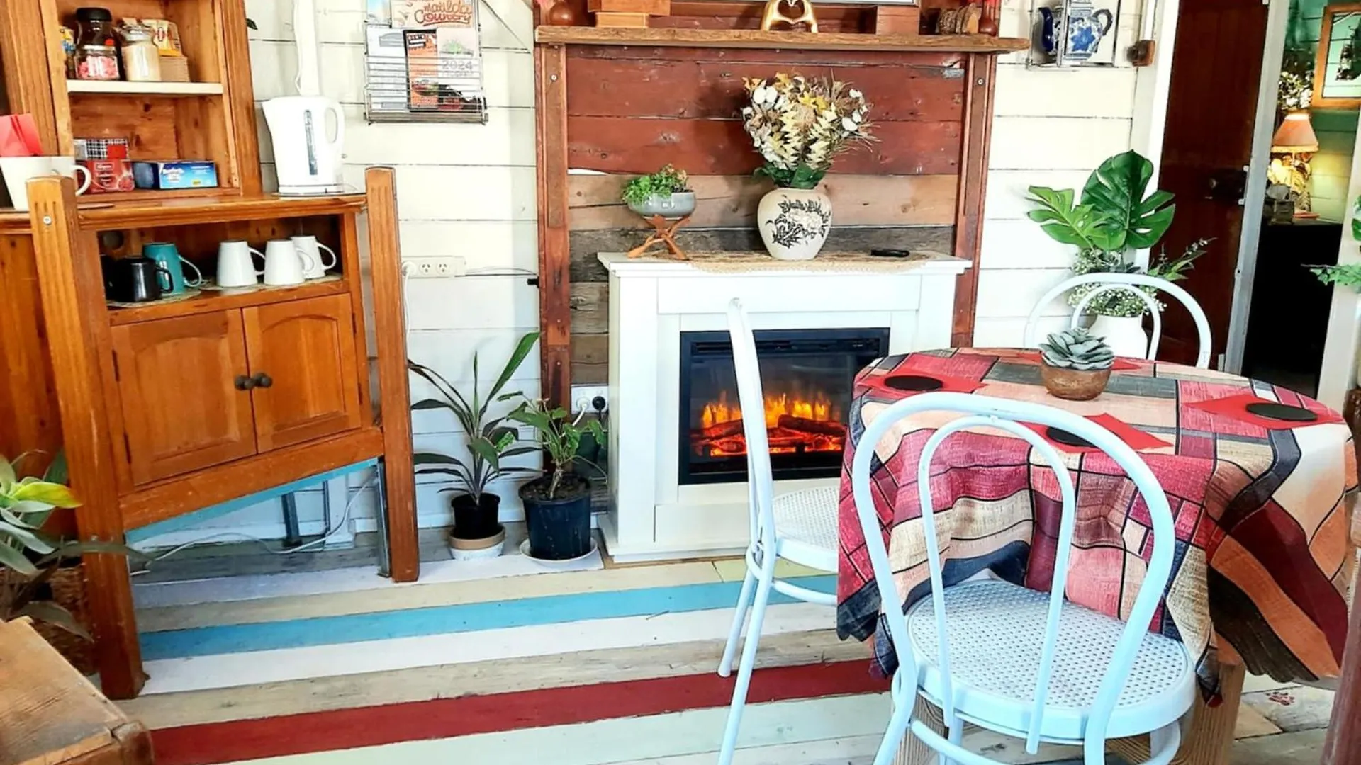 Rosewood Cottage -Entire 2 Bedroom Home With Netflix & Wifi Тамбо