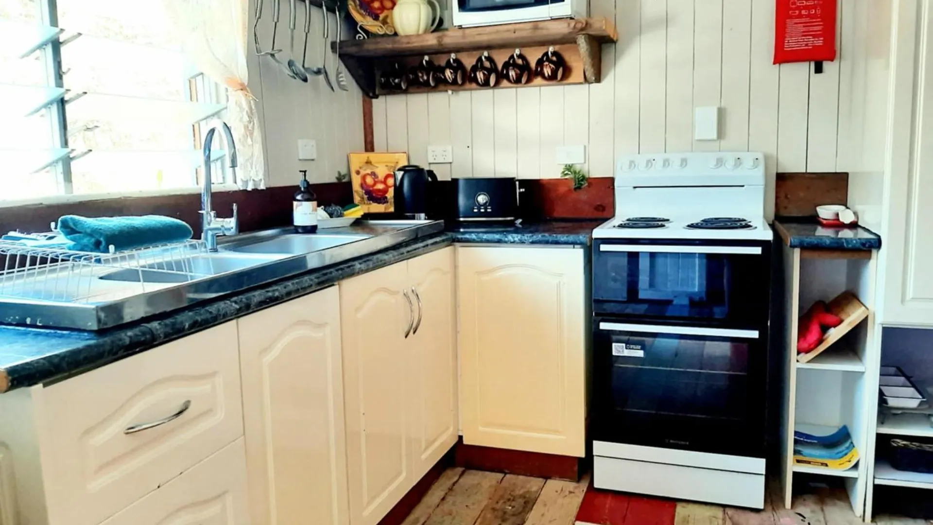 別荘 Rosewood Cottage -Entire 2 Bedroom Home With Netflix & Wifi Tambo