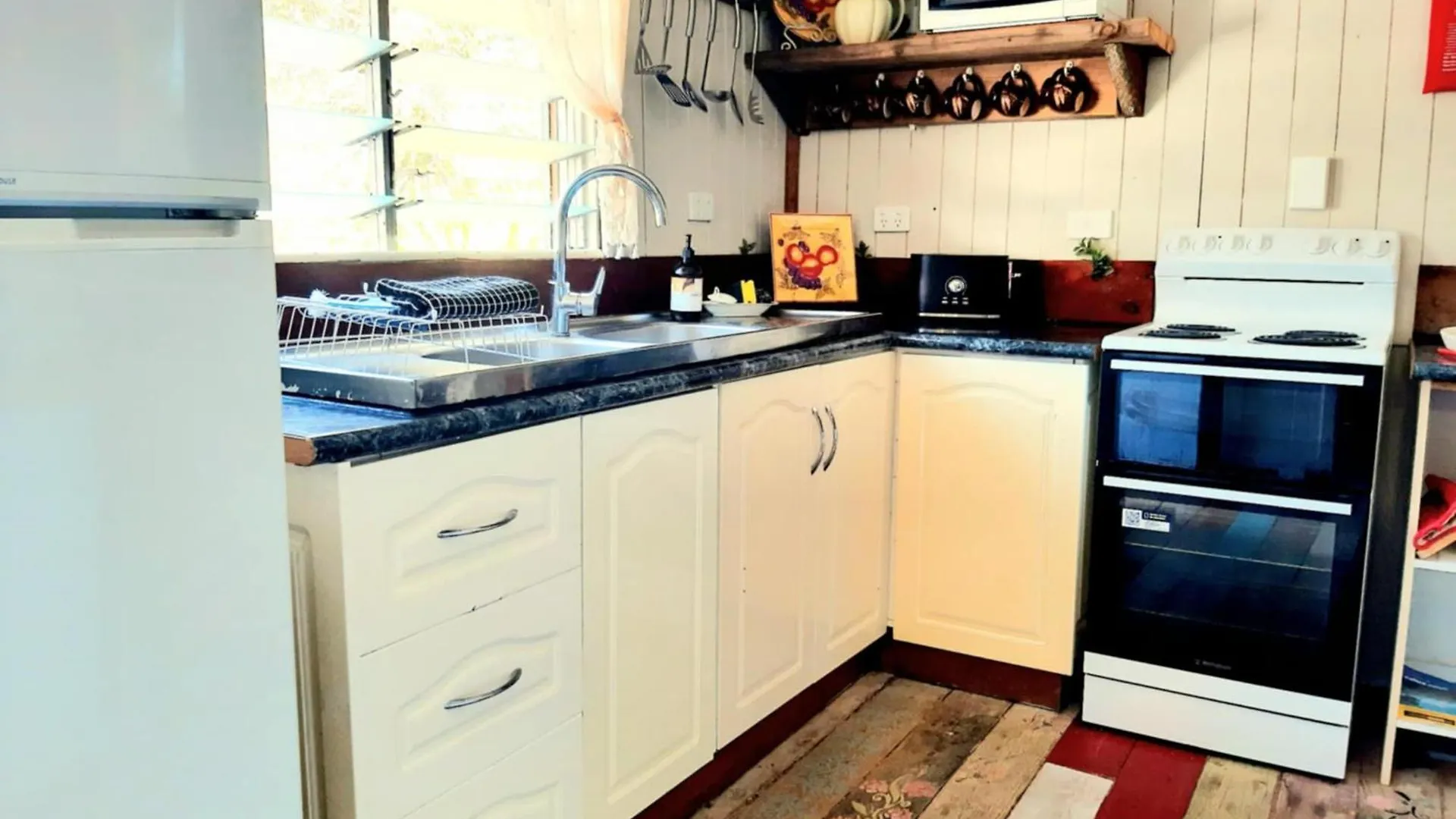 Rosewood Cottage -Entire 2 Bedroom Home With Netflix & Wifi Тамбо Австралия