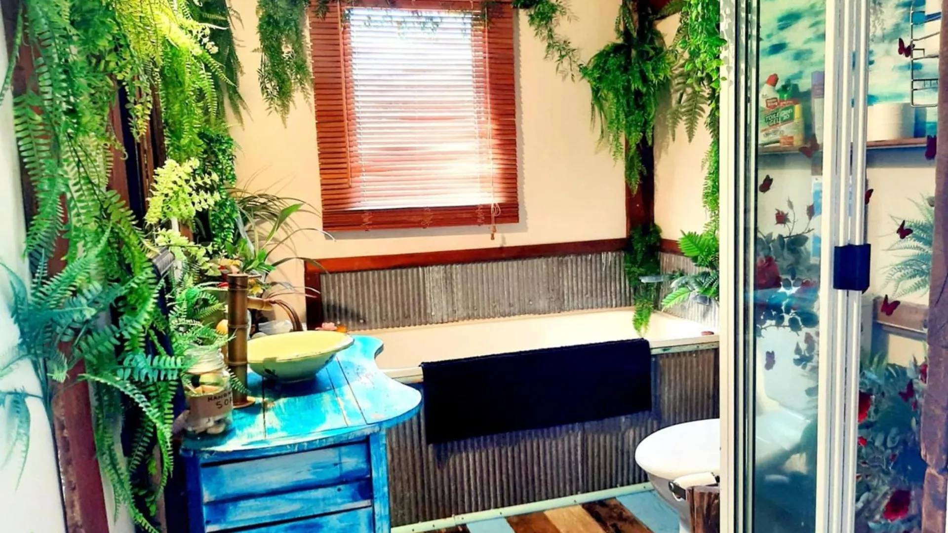 Дом отдыха Rosewood Cottage -Entire 2 Bedroom Home With Netflix & Wifi Тамбо